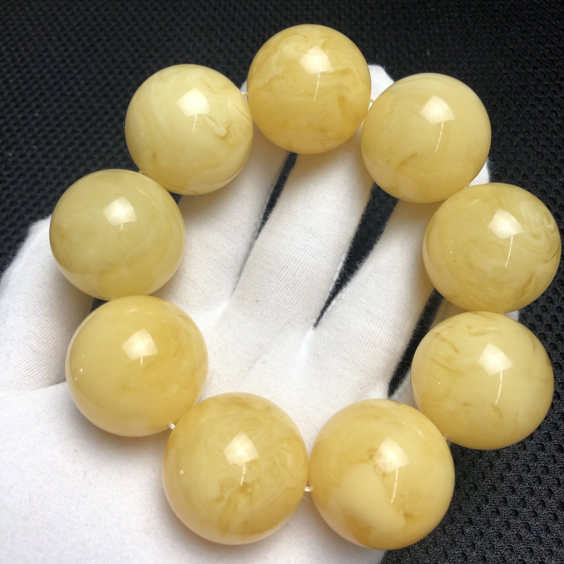 二代蜜蜡粉压合成蜜蜡俄料单圈手串厂家直销浮盐水有荧光直播货源