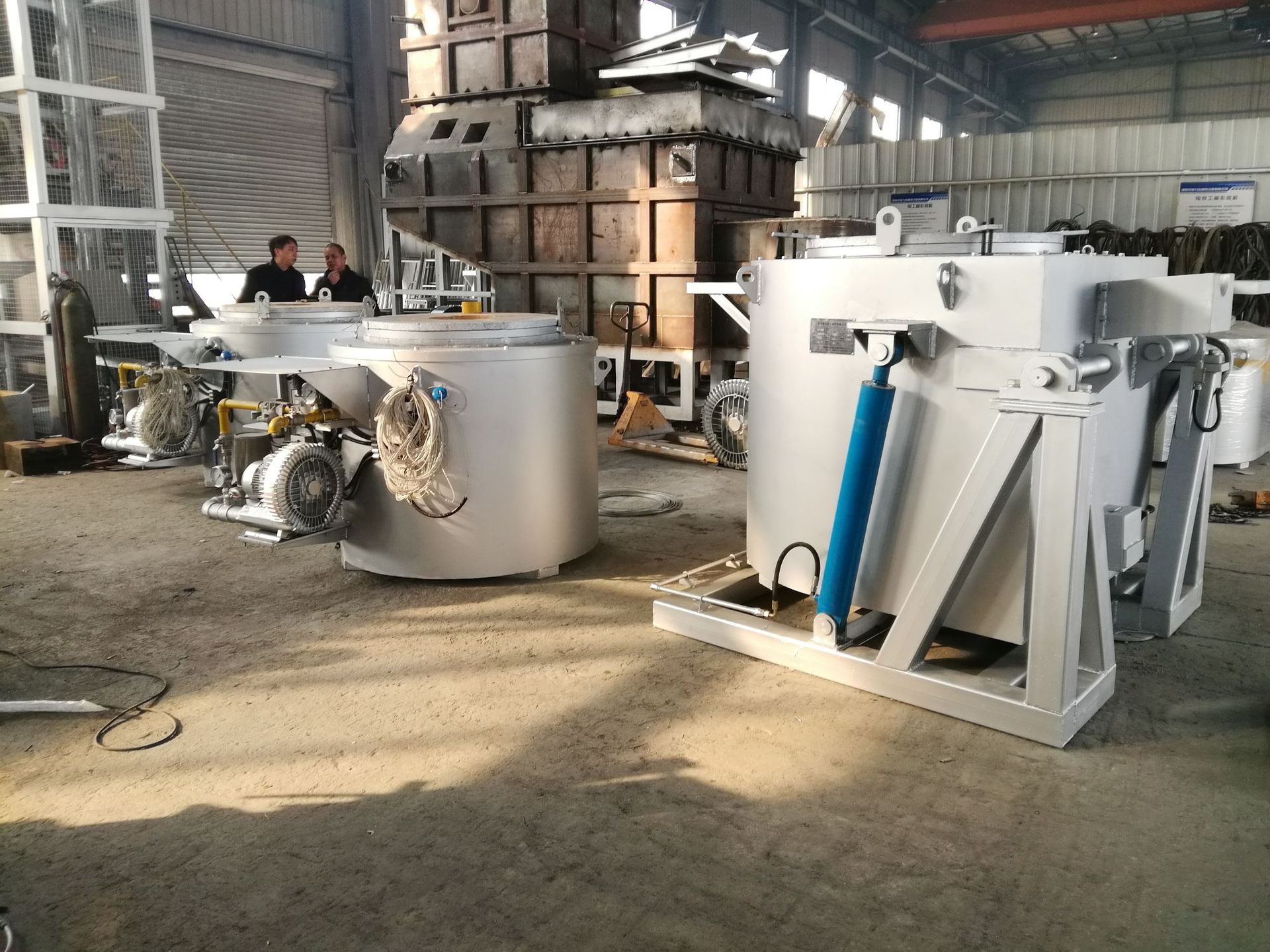 铜合金熔炼炉 倾倒式坩埚炉 高温铜水熔炉厂家 90度液压翻转炉