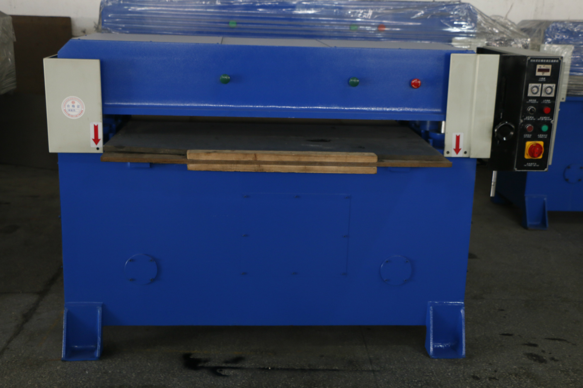 无纺布布料裁断机