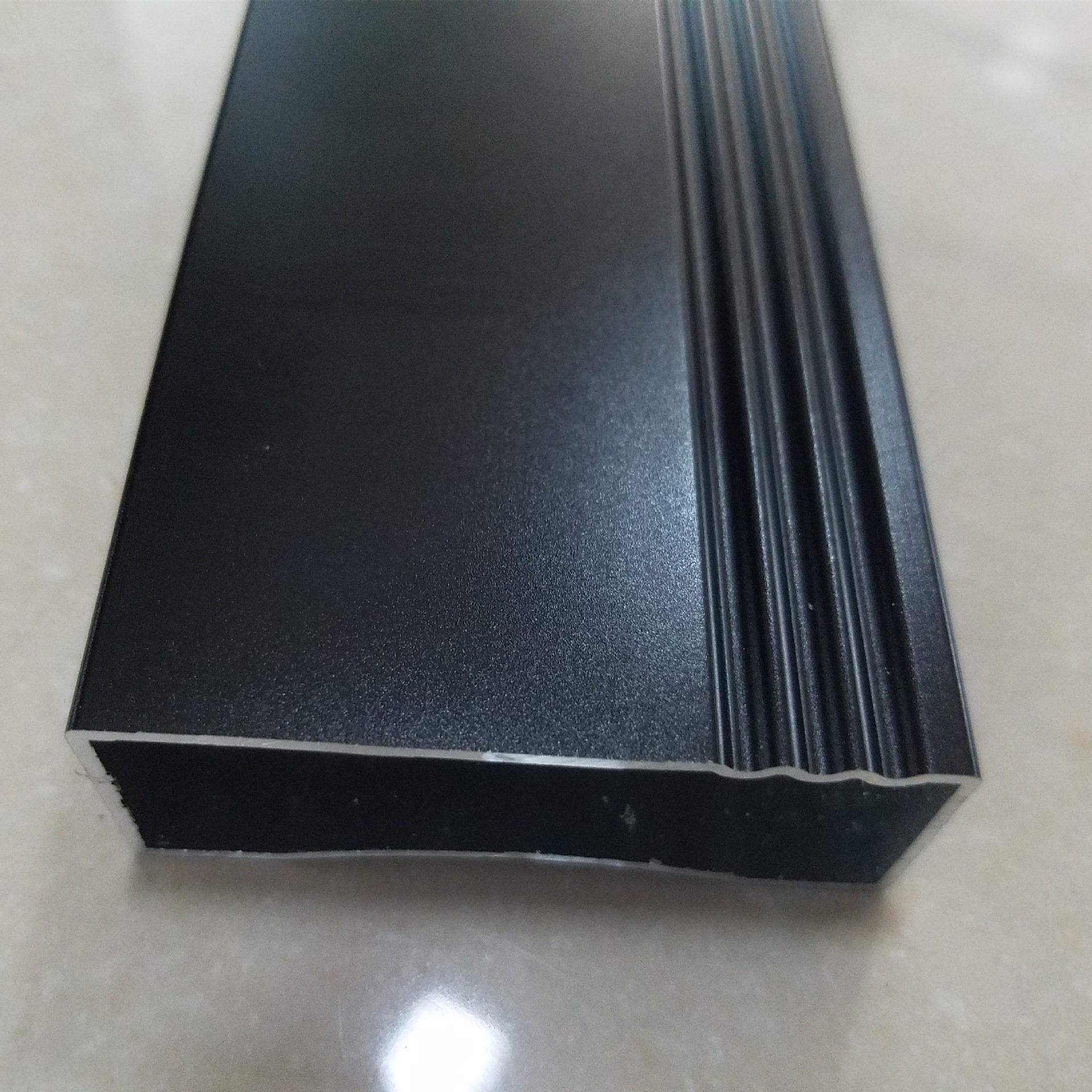 厂家专业开模定制6063装饰用门窗铝合金氧化喷砂拉丝工艺