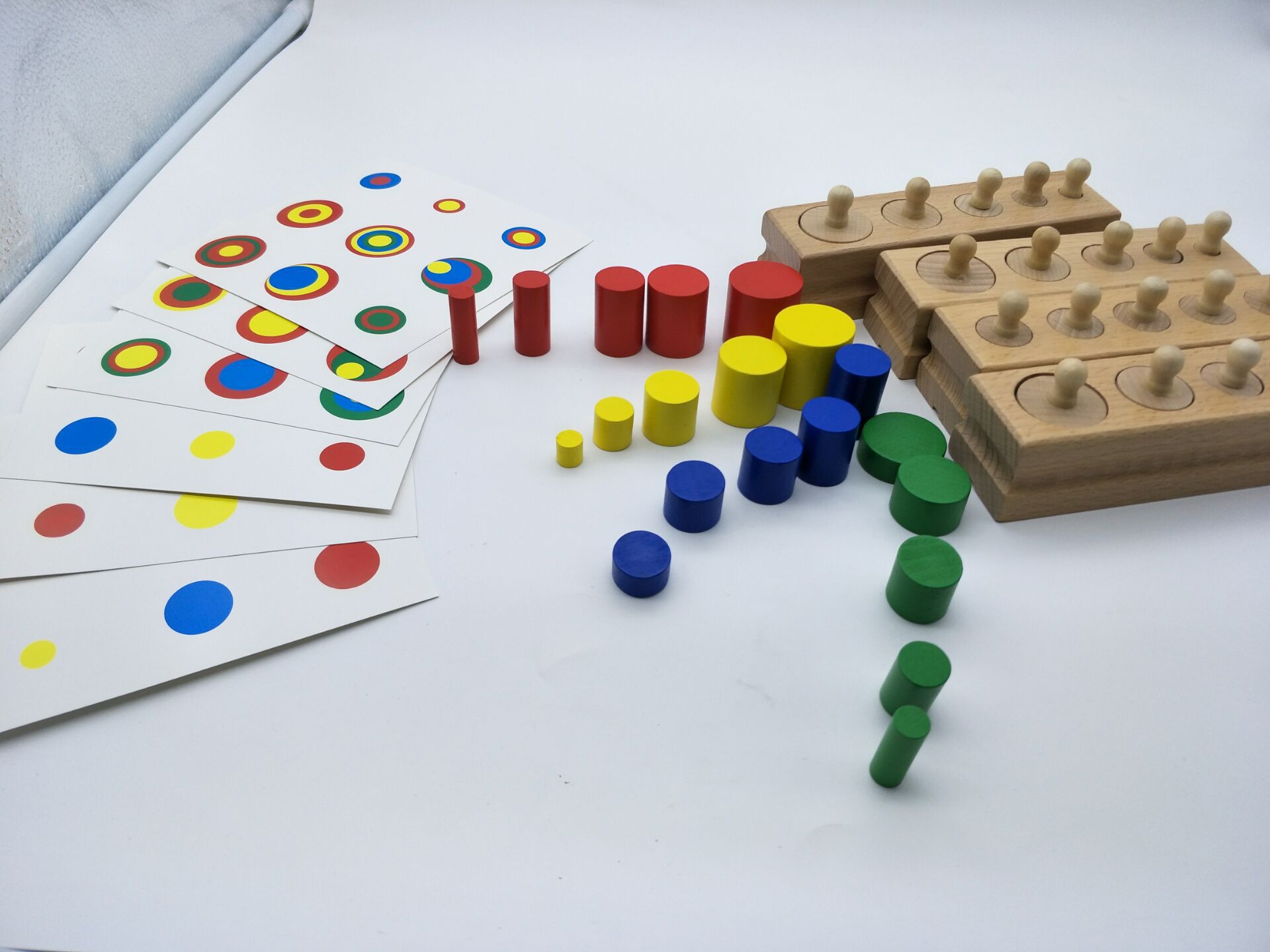 蒙氏教具插座圆柱体幼儿园家庭早教益智感官婴幼儿童木制玩具批发