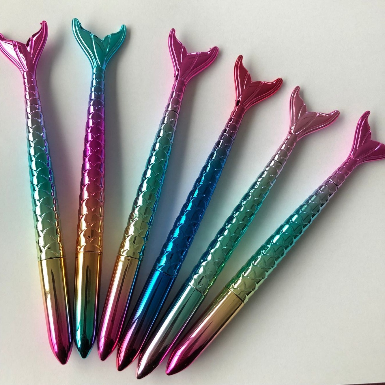 厂家生产鱼造型圆珠笔 炫彩美人鱼插套圆珠笔中性笔 鱼钢笔