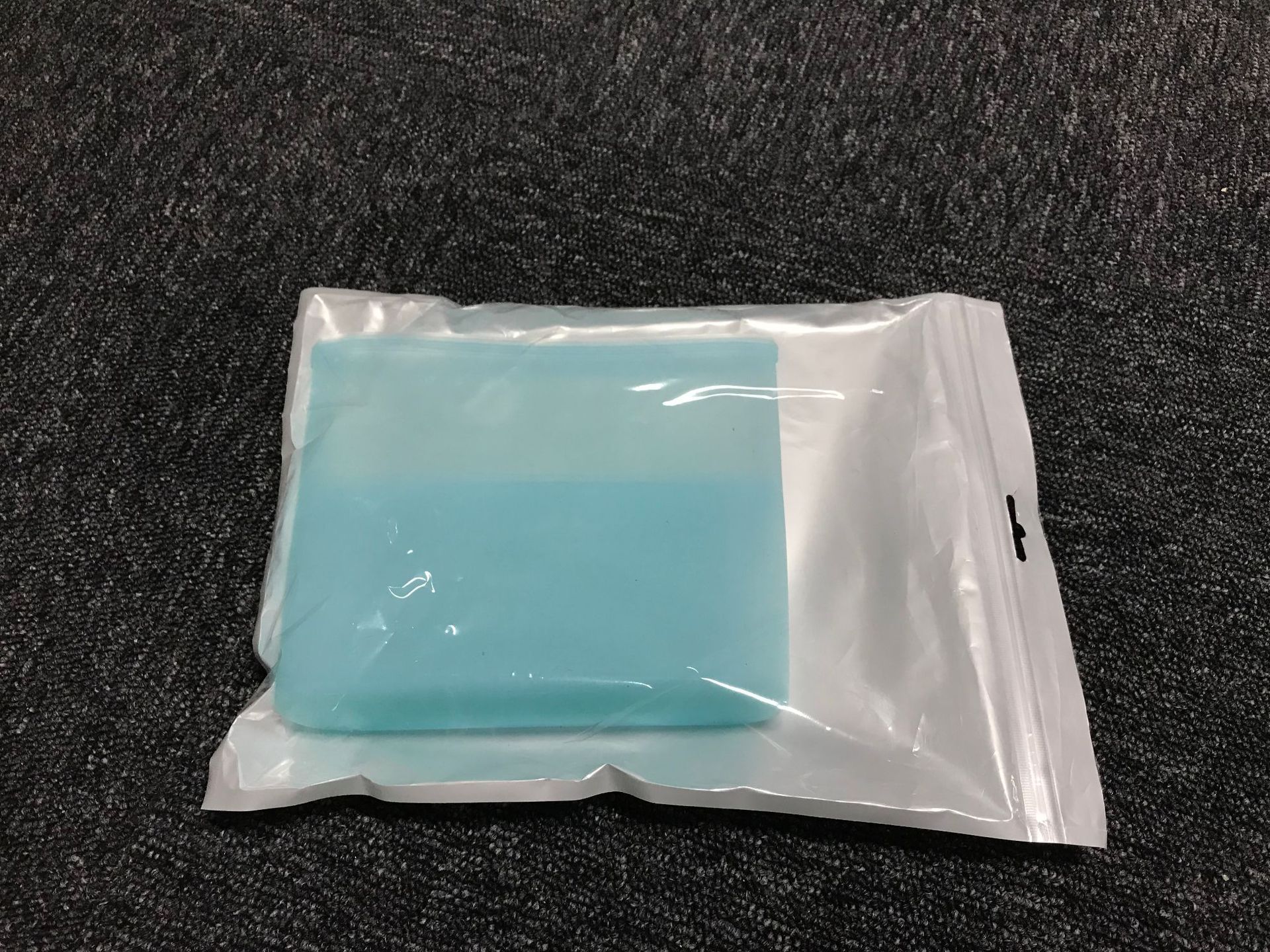 食品级硅胶拉链袋 硅胶碗三件套: 250g 硅胶杯三件套: 210g 硅胶袋两