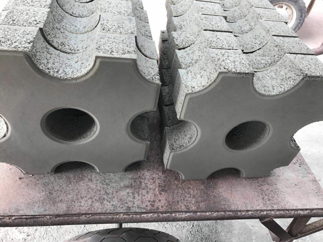 批发混凝土机制植草砖九孔绿色300*300*80嵌草砖.北京井字草坪砖