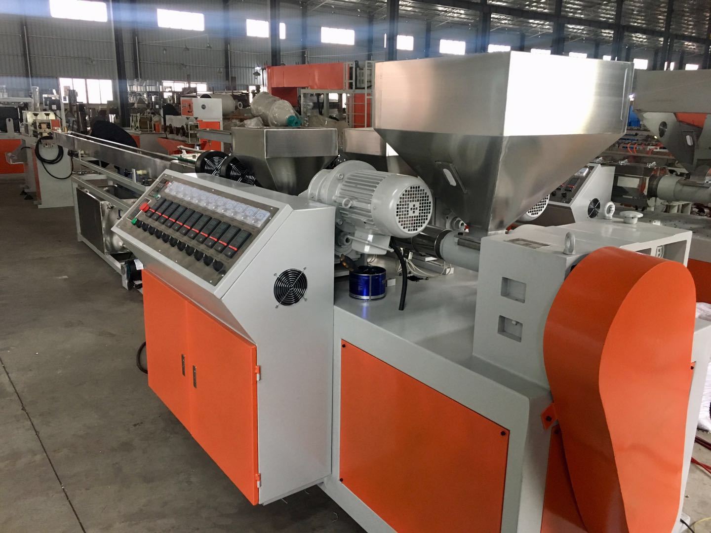 供应彩色吸管生产设备挤出机