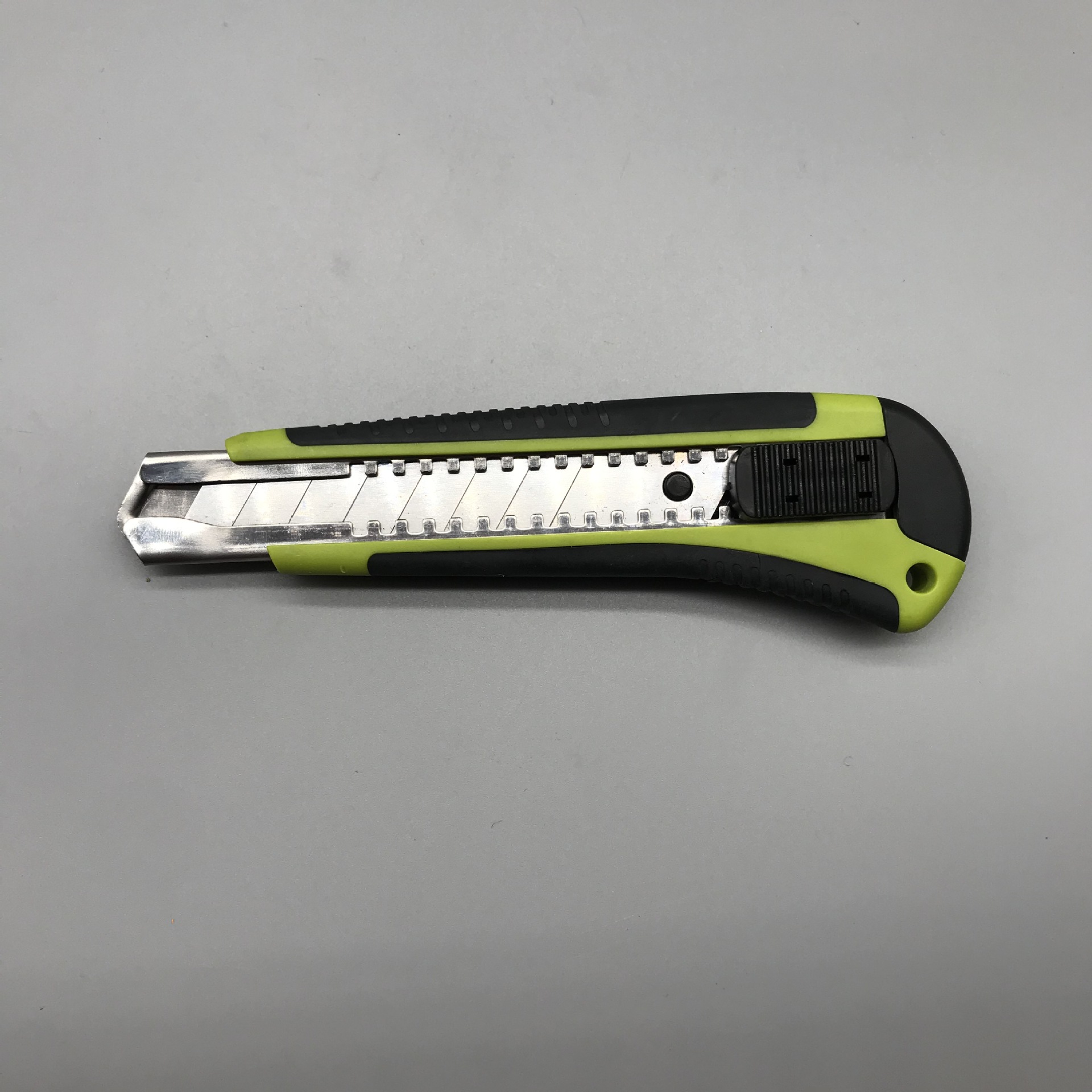 余姚科博厂家直销大号美工刀 多功能壁纸刀 裁纸刀包胶重型美工刀