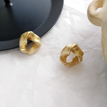 S925银针韩国简约复古风耳环时尚设计小众三角金色冷淡风小巧耳饰