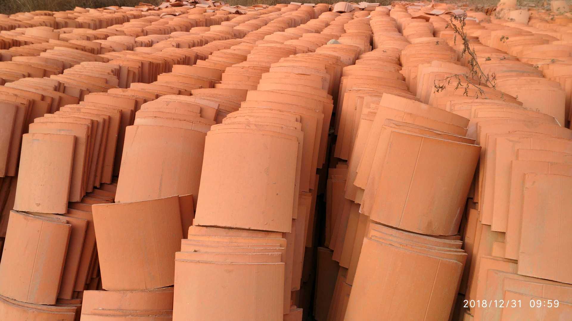 红色陶土板瓦片烧烤红瓦片烤肉青瓦装饰立瓦红色筒瓦古建瓦红立瓦