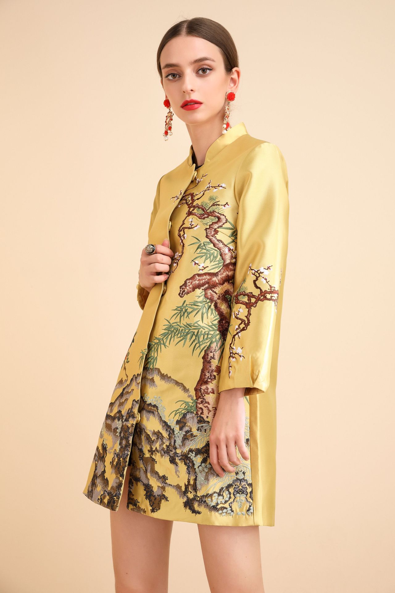 箴言20早春精品女装刺绣绣花单排扣修身大码精品风衣外套