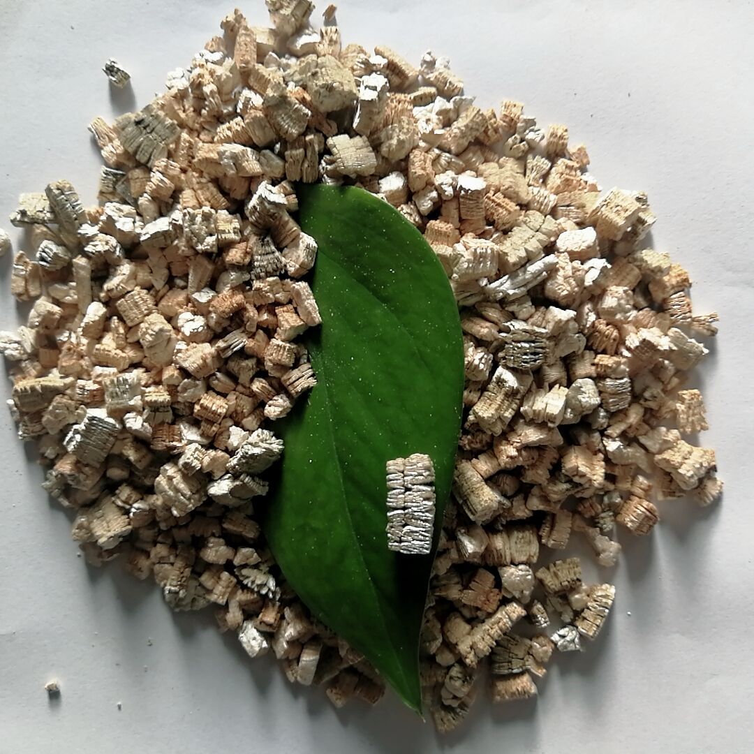 厂家生产批发白色蛭石大颗粒5-8mm 用于保温 材料 园艺 种花