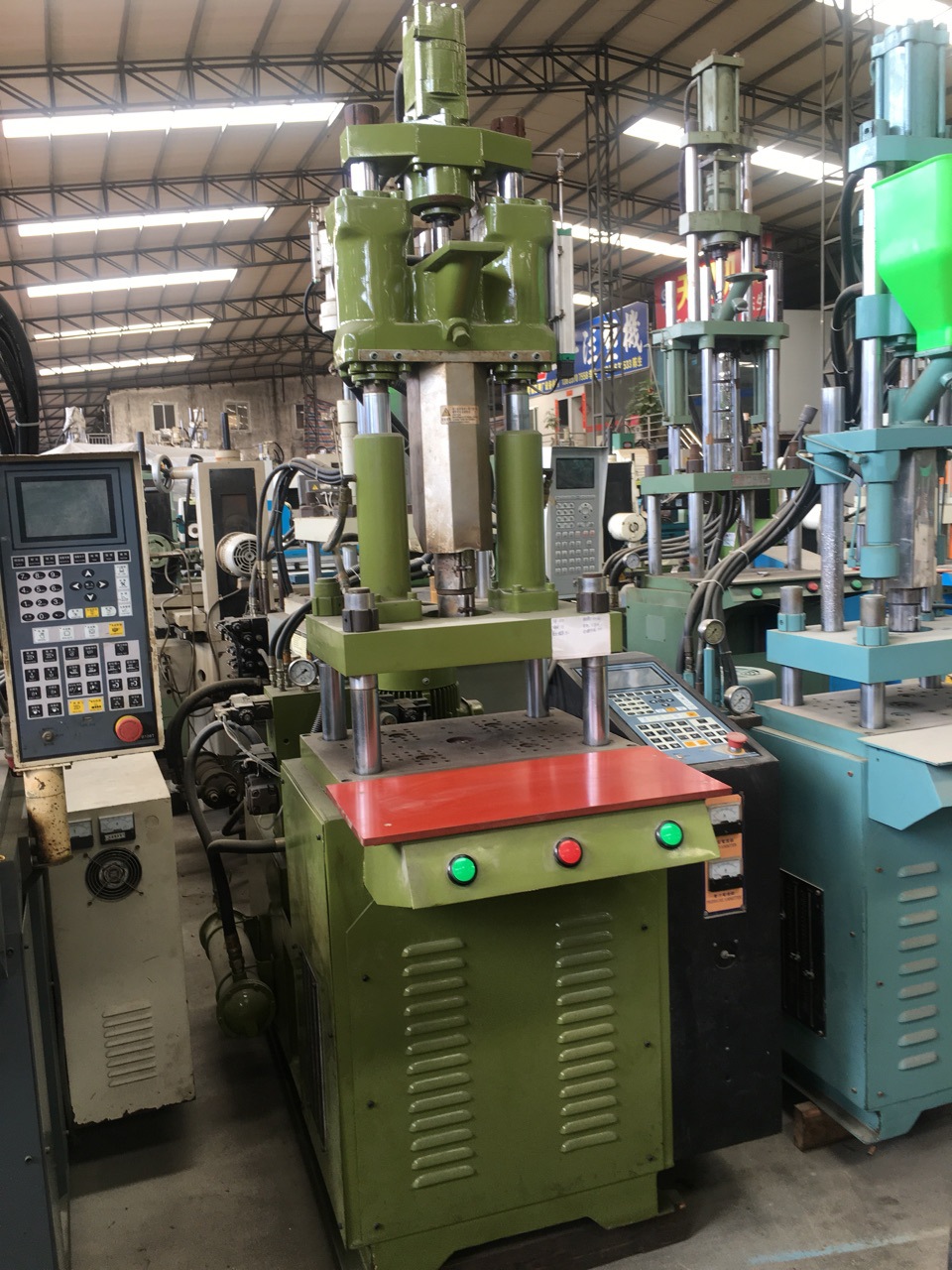 今通45吨立式注塑机低价处理