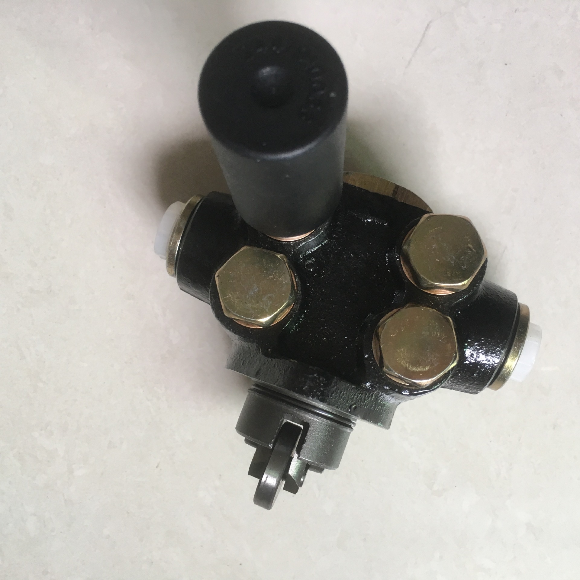 供应欧系卡车斯堪尼亚ds14柴油发动机输油泵 0440008071