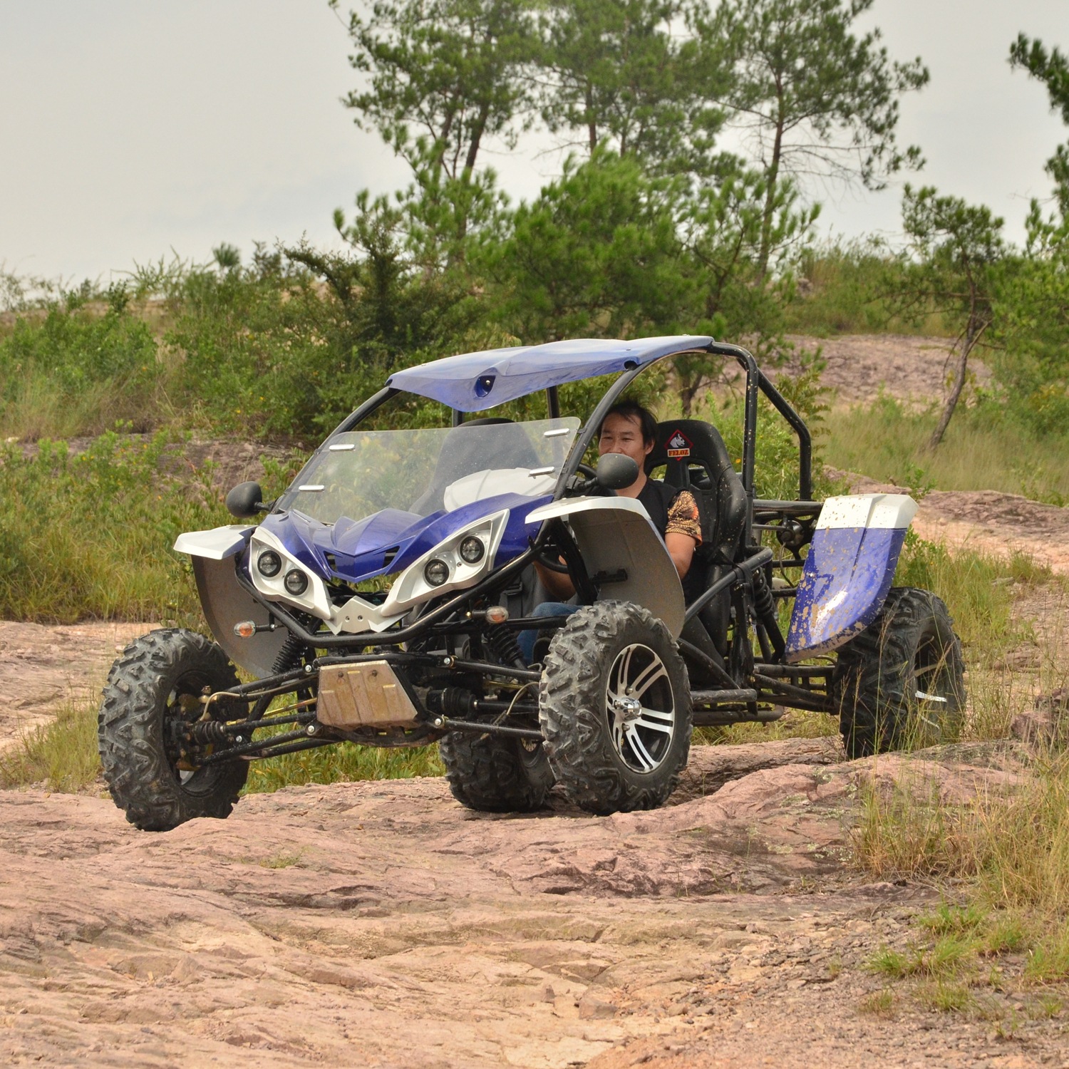 大排量800cc电喷水冷四驱独立悬挂双人卡丁车越野车摩托车沙滩车