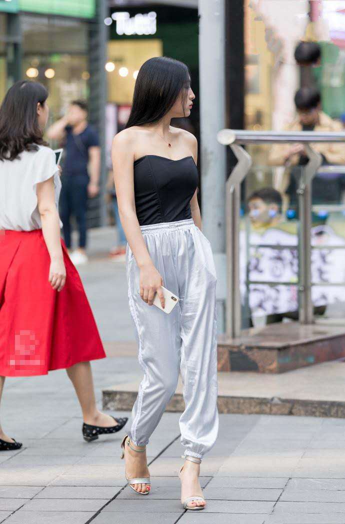 烟台老贺 樊华老是跟我要小钱,你不知道我手头很拮据吗