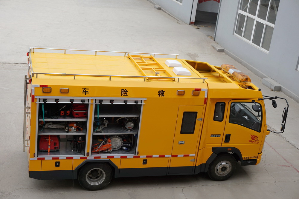 重汽豪沃多功能抢险车救险车抢修车