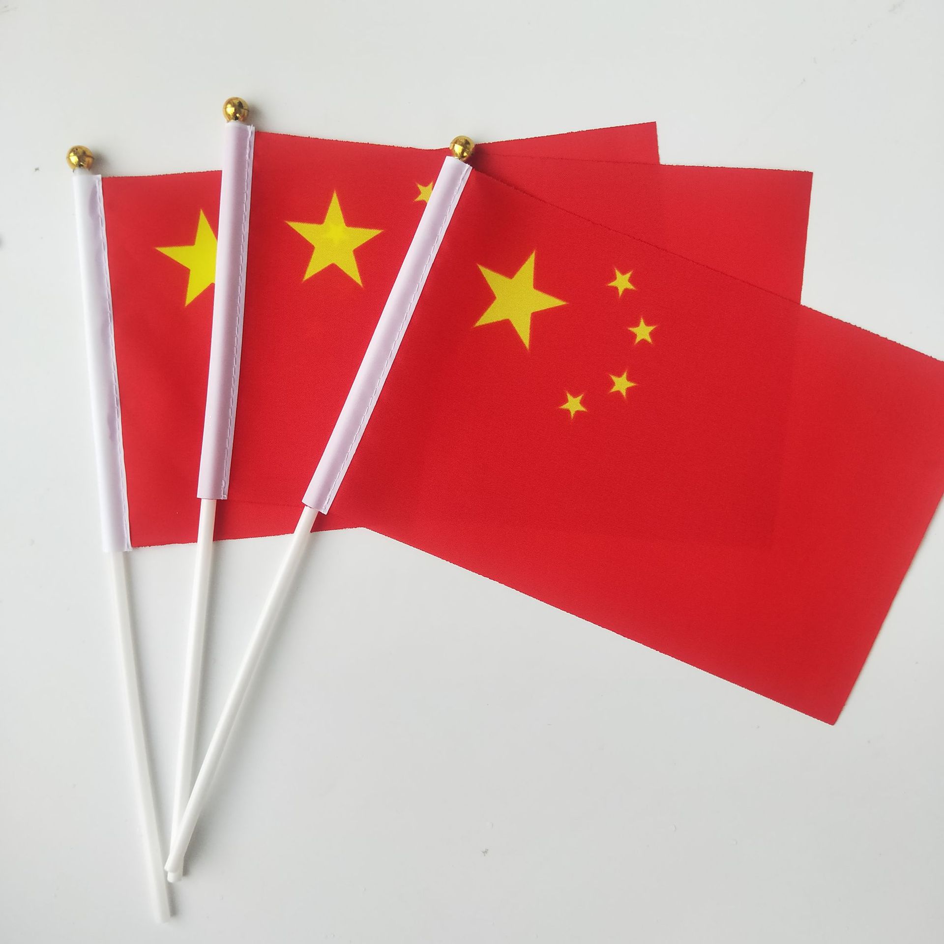 批发国庆汽车旗车载小红旗 粘贴式小国旗 小手摇旗玻璃卡旗杆