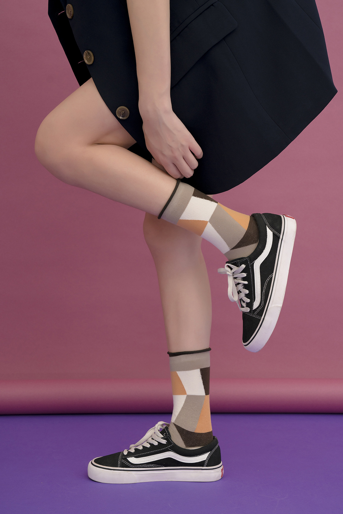 袜子女士秋冬季中筒纯棉新款 时尚个性几何百搭潮流袜 厂家直销