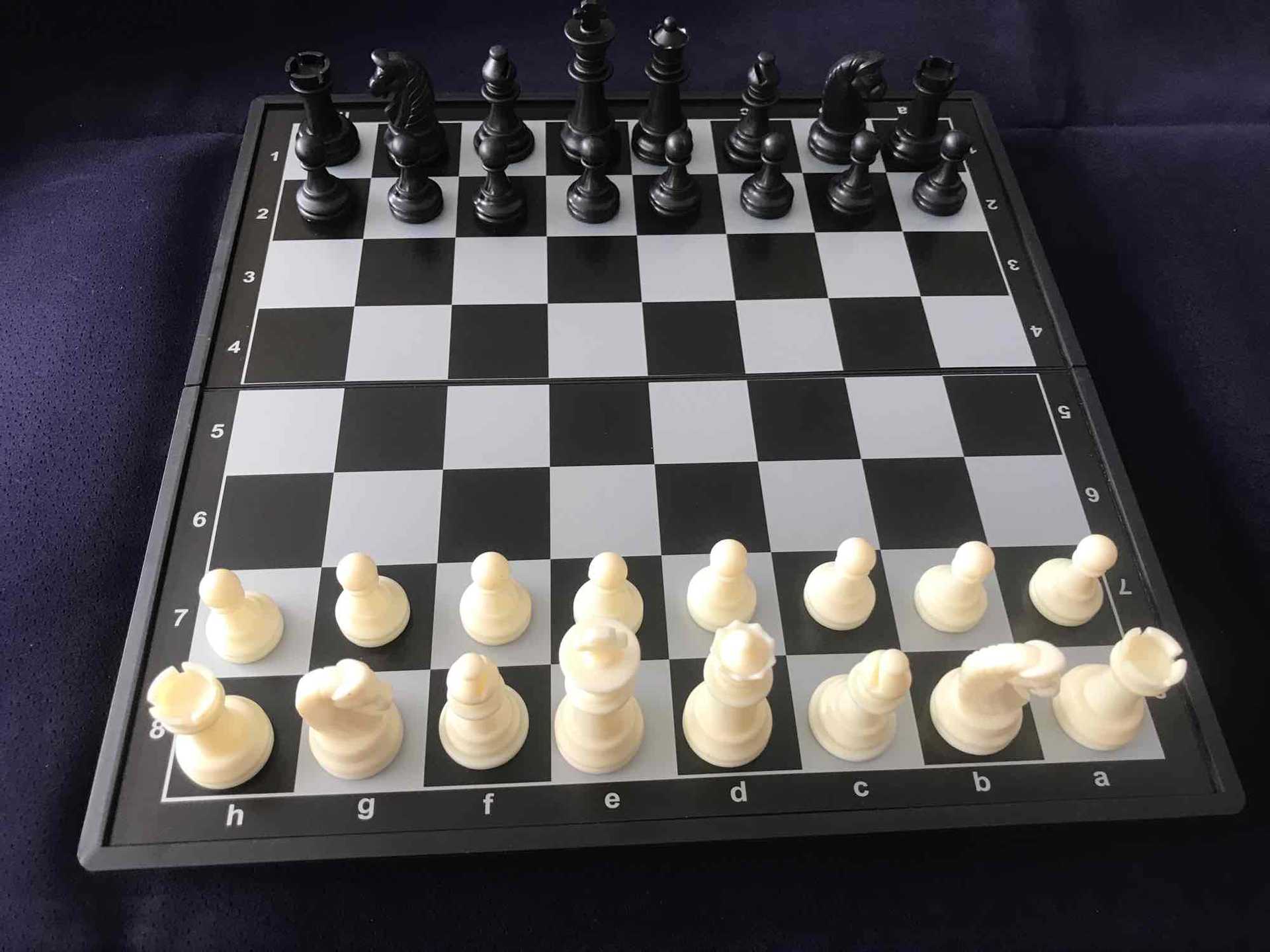 哥俩好中大号磁性黑白国际象棋 折叠棋盘 便携式 培训班学生