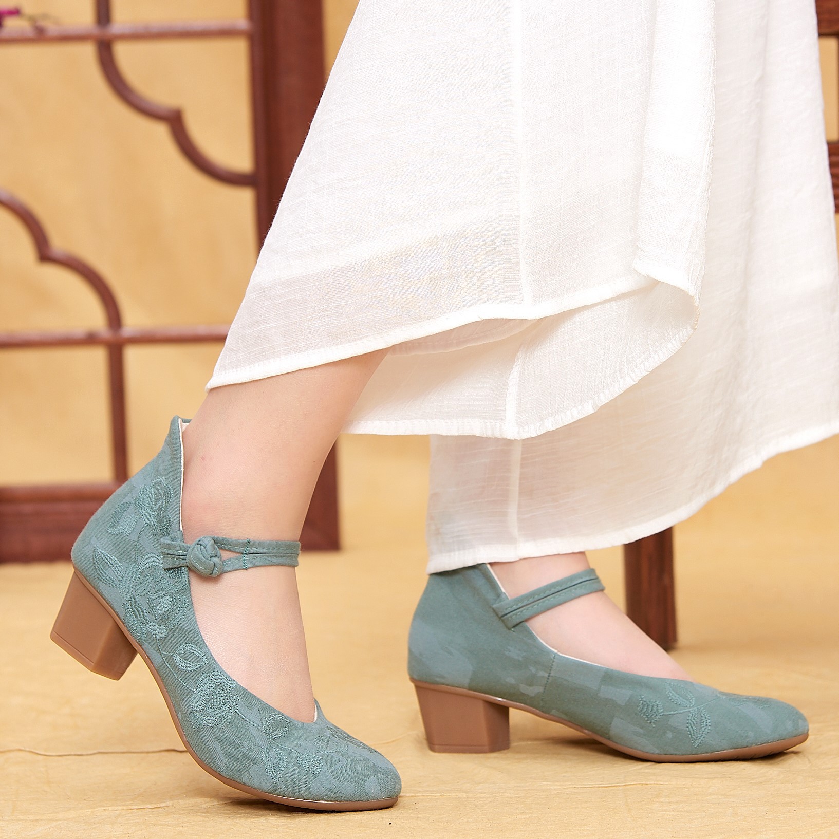 ltx-83519-15夏季新款老北京布鞋高跟搭扣中国复古民族风女单鞋