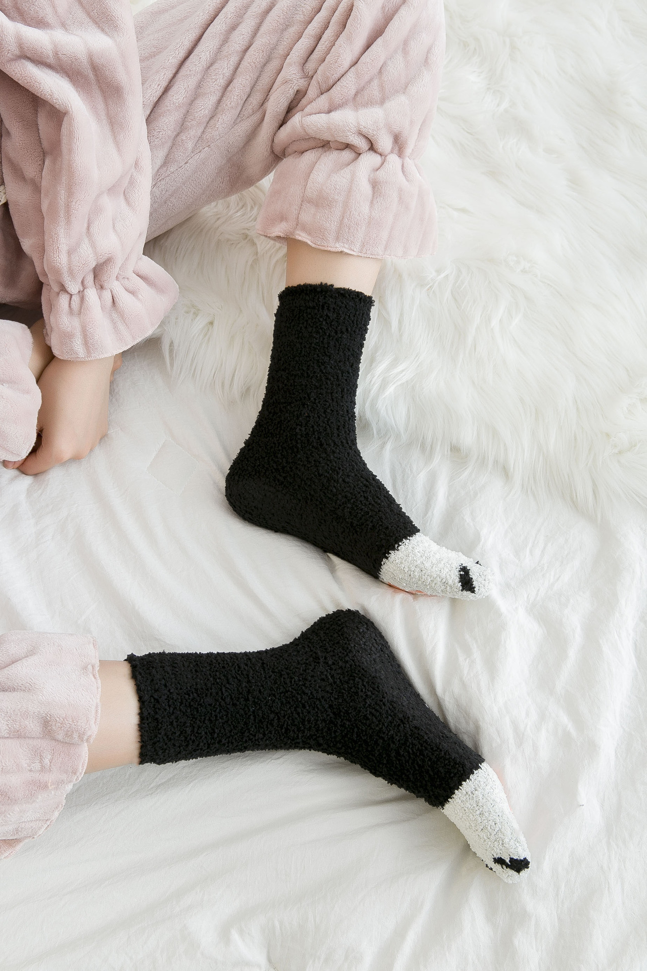 秋冬季加厚加绒保暖网红猫爪女袜子珊瑚绒地板袜睡眠袜硅胶猫脚印