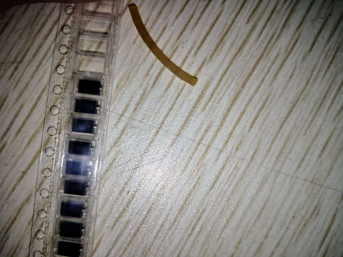 肖特基二极管 ss24