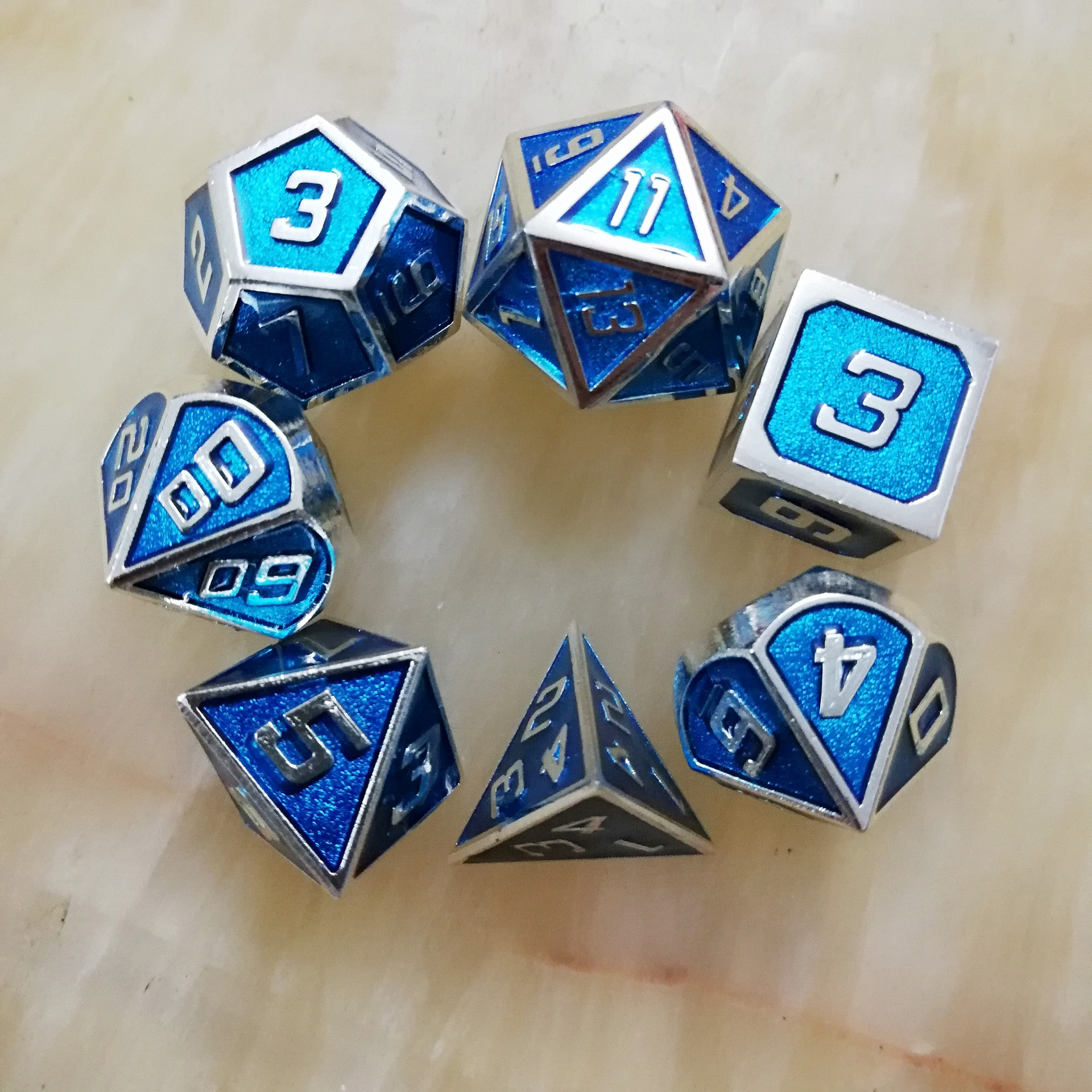 新款金属跑团骰子 多面7粒套装骰子 实惠批发