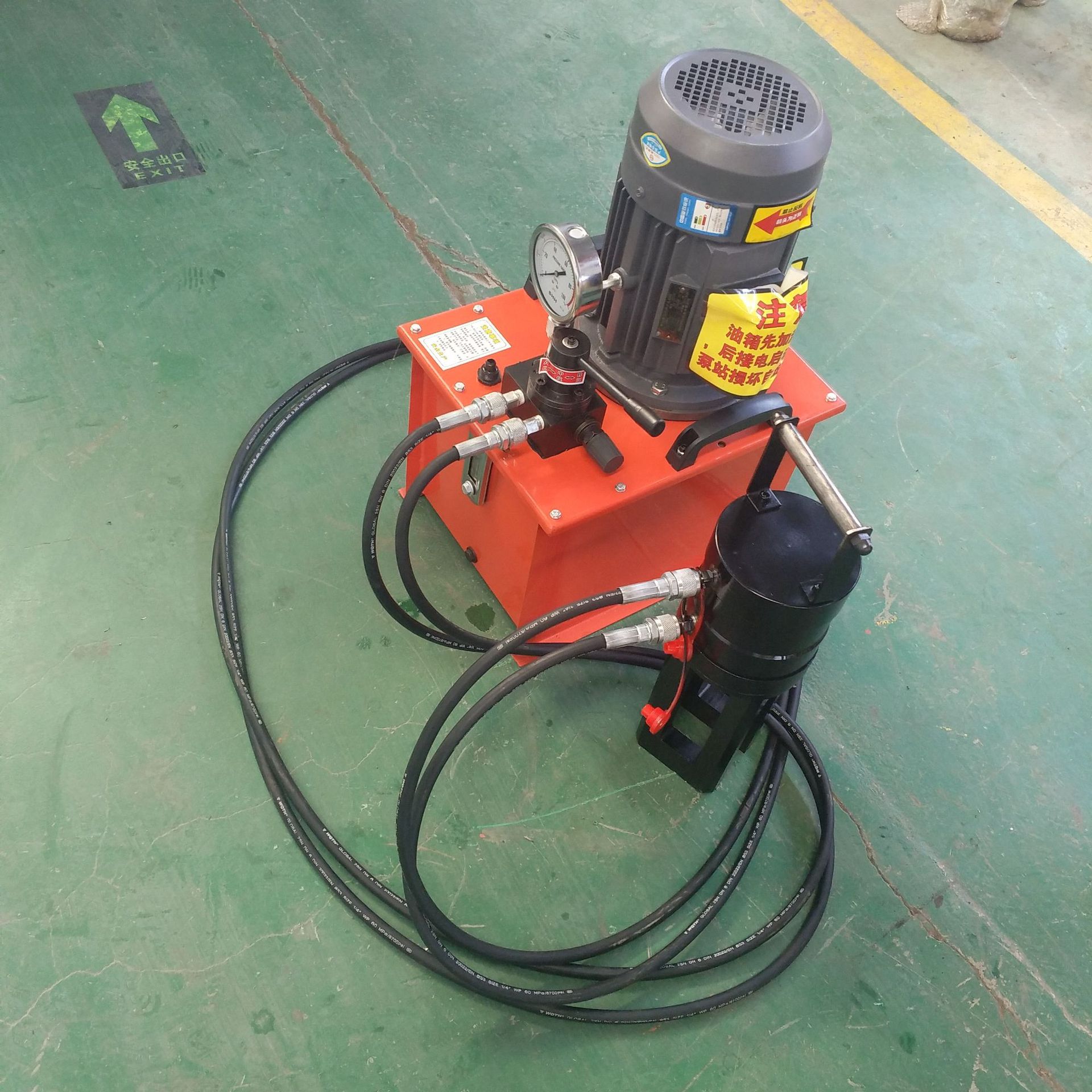 供应钢筋挤压机钢筋连接套筒挤压机价格液压钢筋挤压机厂家