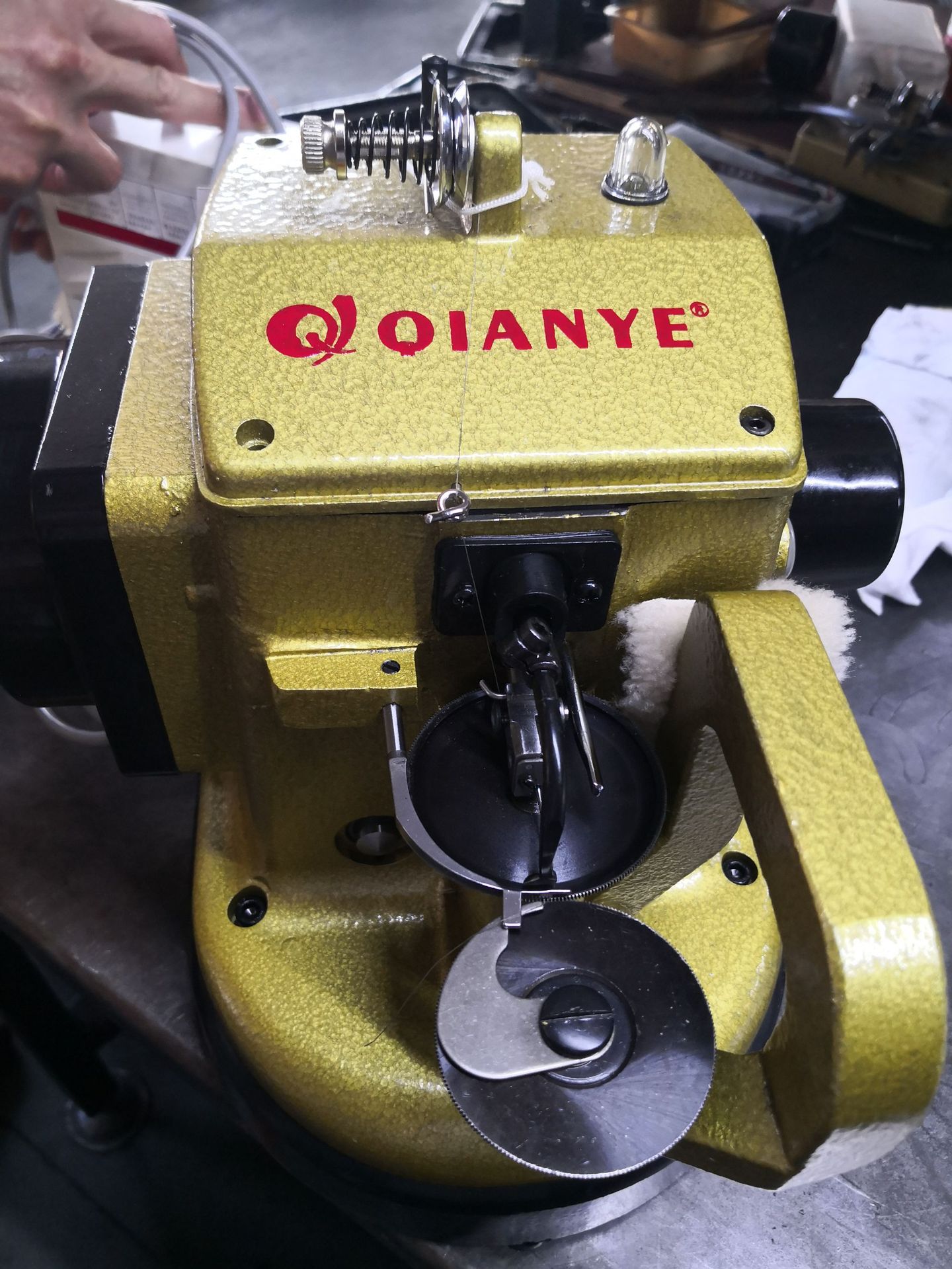 新款裘皮机拉帮机 颗粒绒4-5毛皮拼缝机 裘皮拼接机厂家支持