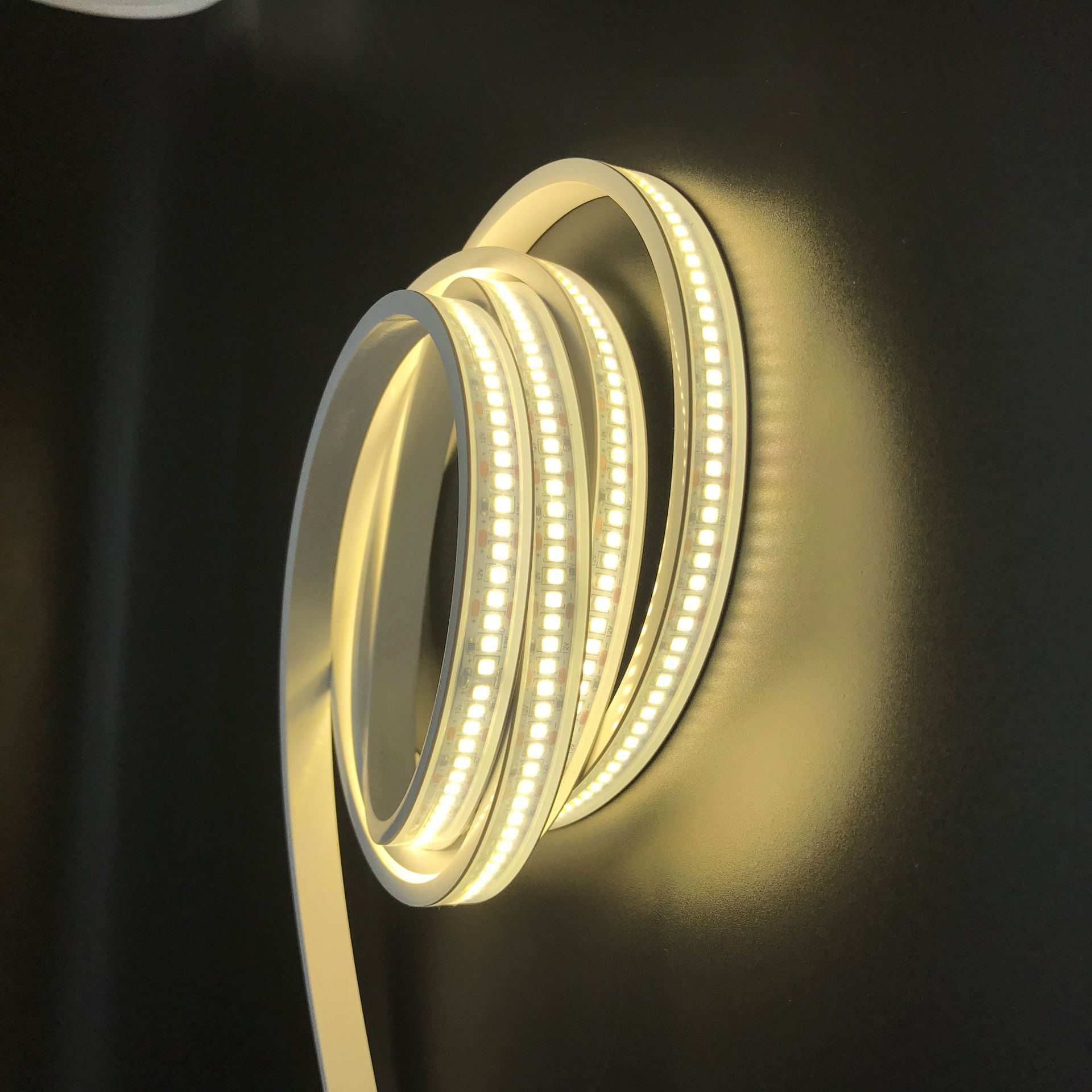 后得新款灯带 led2835 12v高亮度240灯白光线条灯 户外专用款