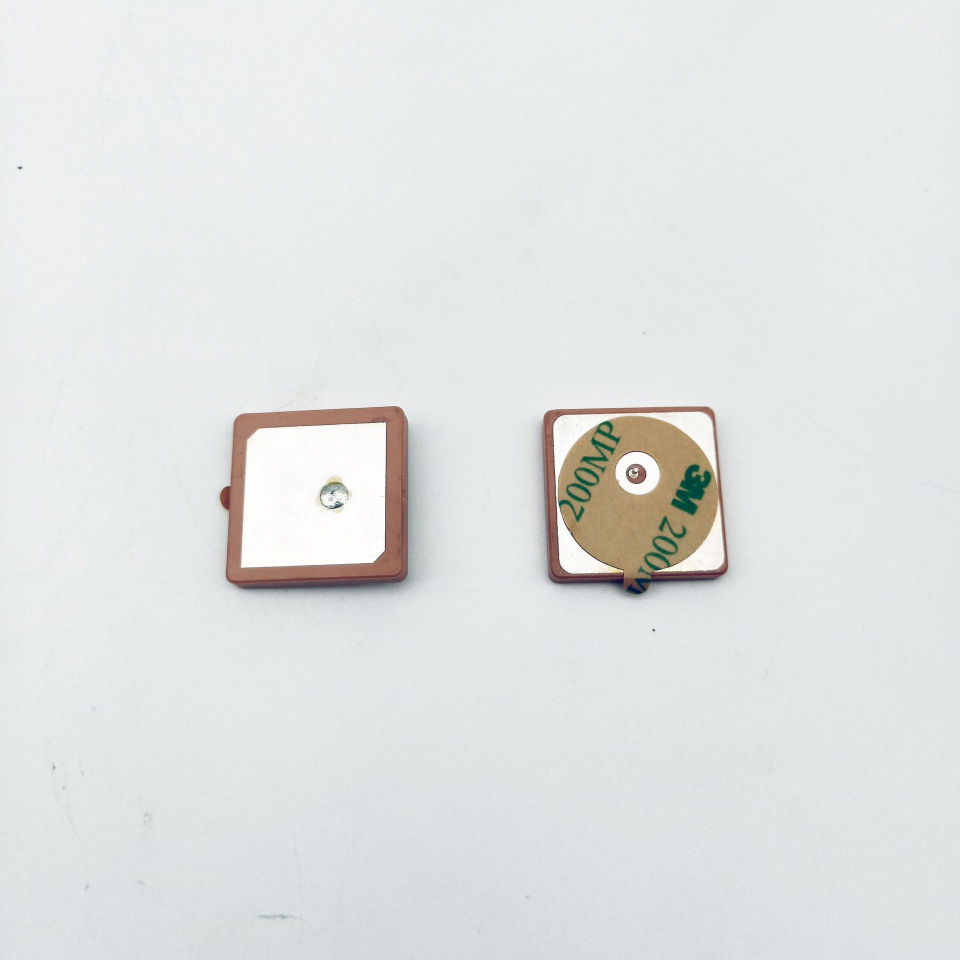 无源陶瓷天线车载定位20*20*2/4mm gps内置陶瓷贴片天线