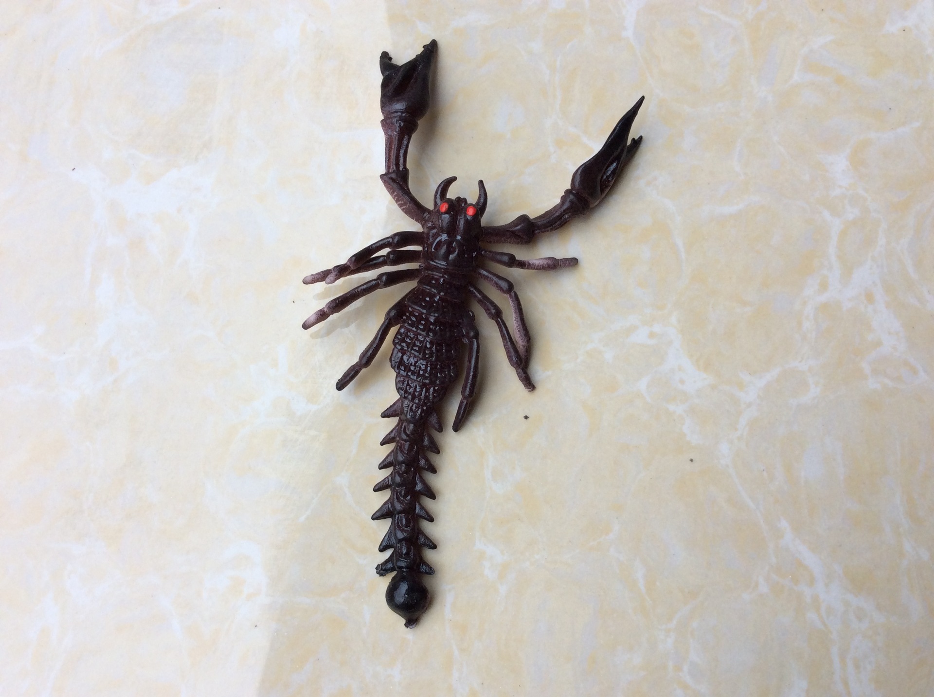 愚人节恶搞整蛊玩具跨境仿真tpr整人蝎子带绳子恶作剧蝎子批发