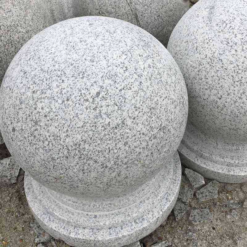 现货挡车路障石球 止车球 广场用芝麻白圆球 石材厂家供应