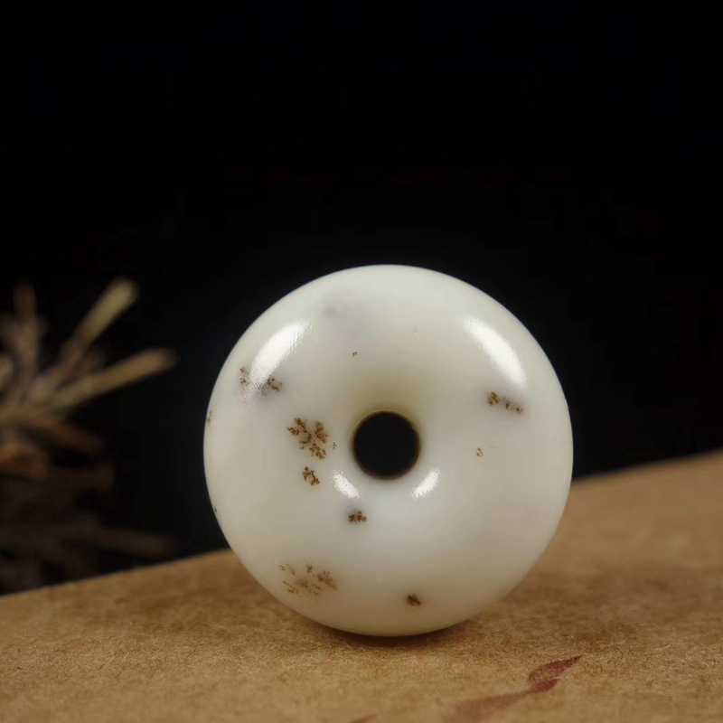 温润斋天然和田玉野牛沟料微带水草精雕面包圈男女款吊坠配饰带证