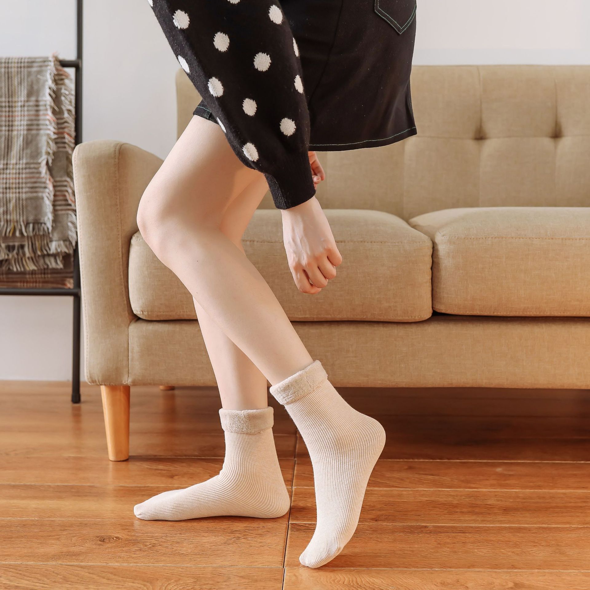 冬季保暖羊绒雪地袜女士加绒加厚地板袜竖条棉翻边中筒袜厂家直销