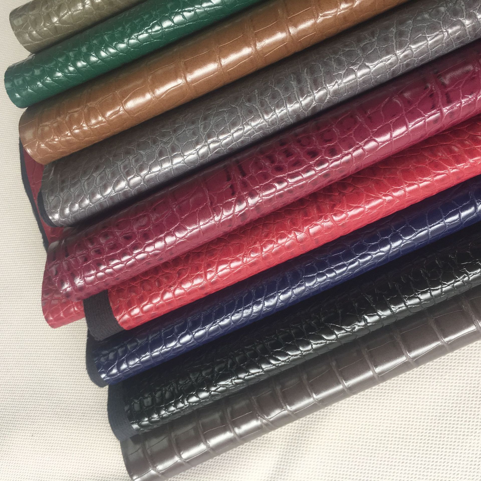 骏荣皮革现货油皮鳄鱼纹pu皮革面料大小石头纹座椅软包手表带