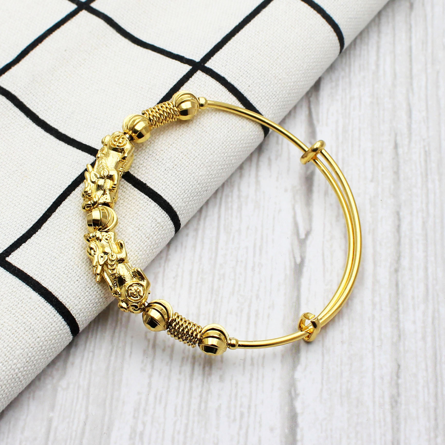 新娘婚庆结婚礼品 时尚铜镀18k招财貔貅金手镯 可调节手环 hcx544