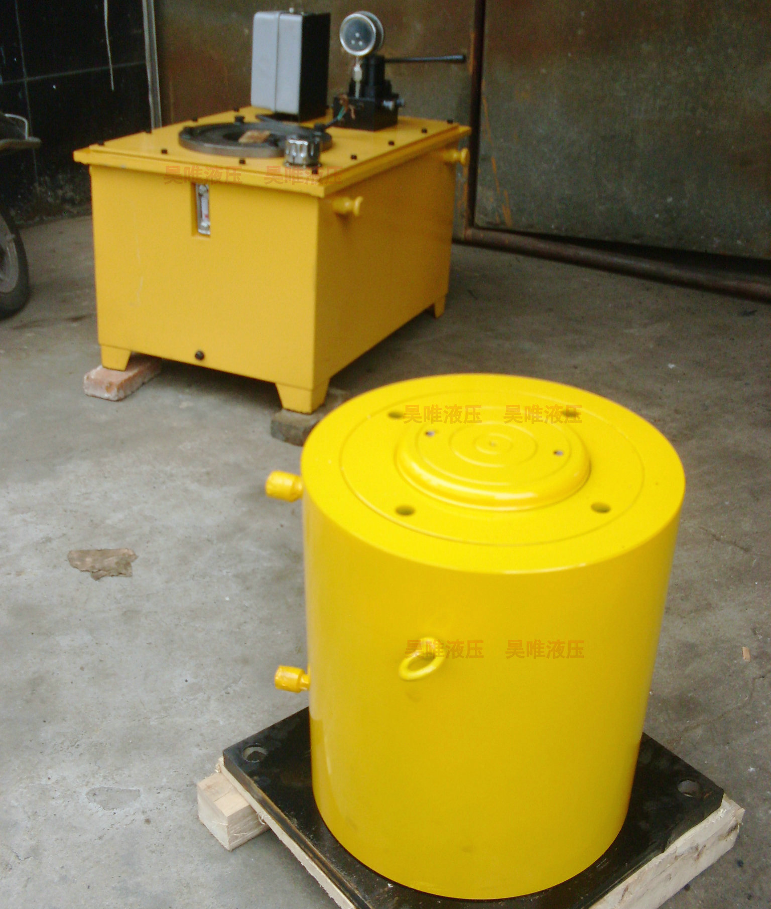 源头厂家直销电动液压千斤顶100t长行程分离式液压千斤顶三包一年