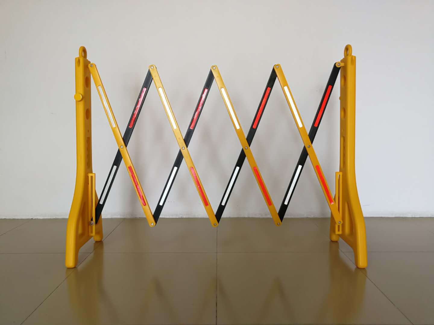 塑料伸缩护栏隔离栏 临时可移动护栏围栏 移动折叠护栏伸缩围栏