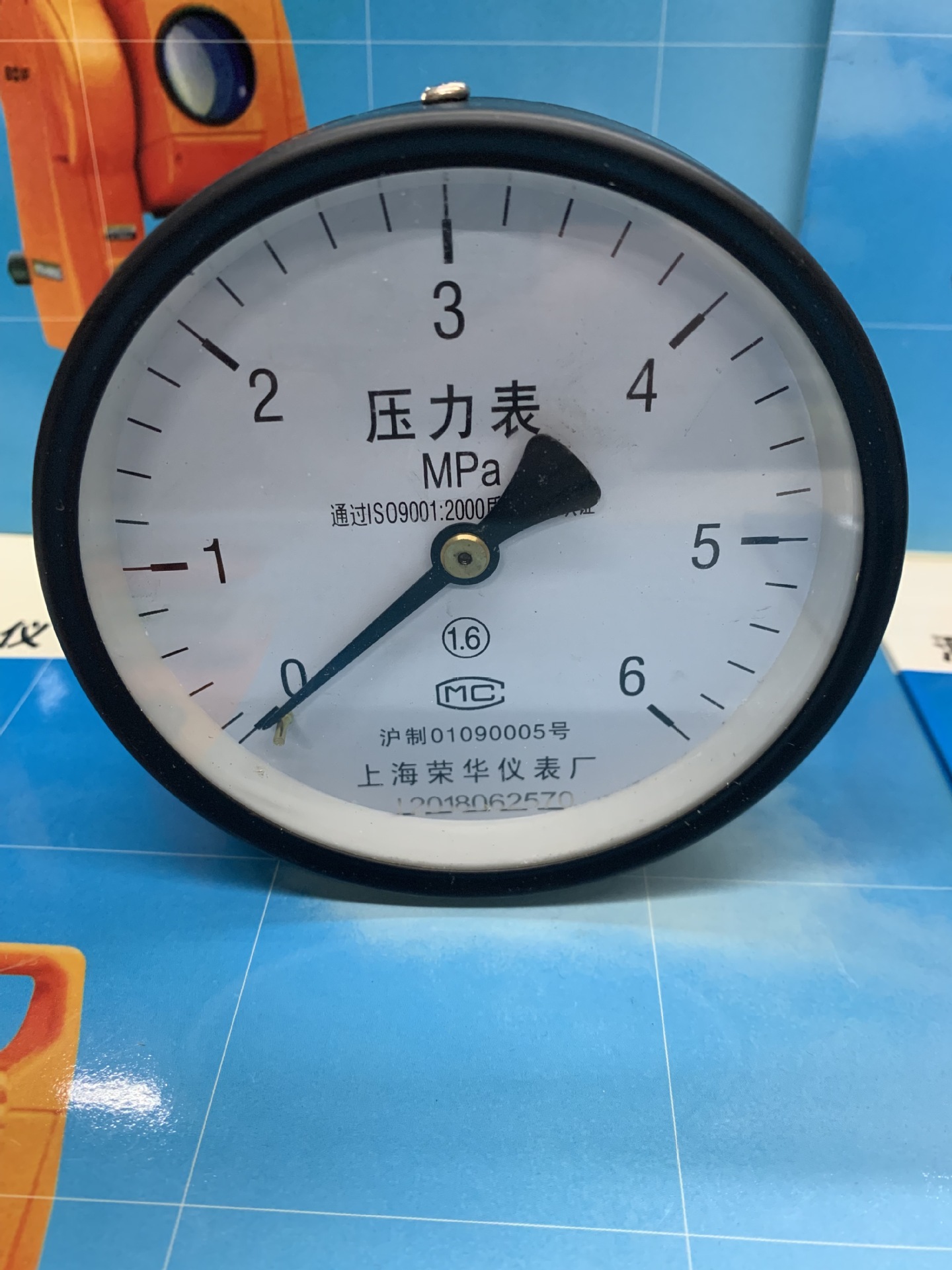 上海荣华仪表厂y100z/轴向压力表/真空表0.6mpa1mpa1.6mpa2.5mpa