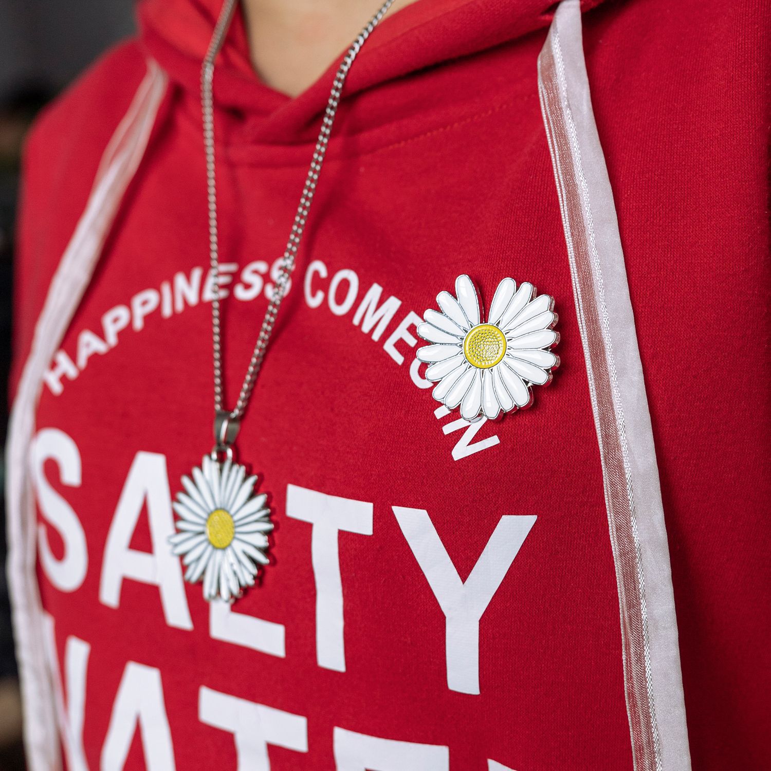 热款gd权志龙同款小雏菊花pmo胸针符号徽章现货环保电镀