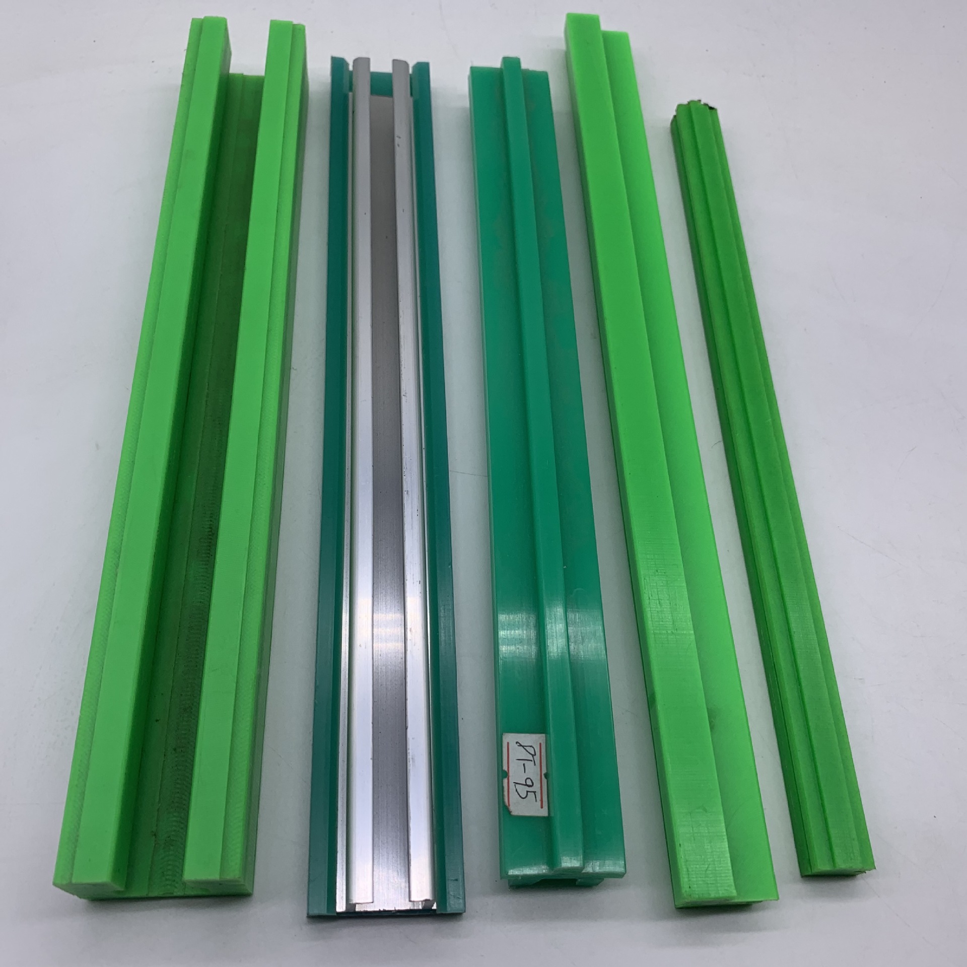 塑料u型轨道机械输送pe耐磨条导向件超高分子量聚乙烯链条导轨