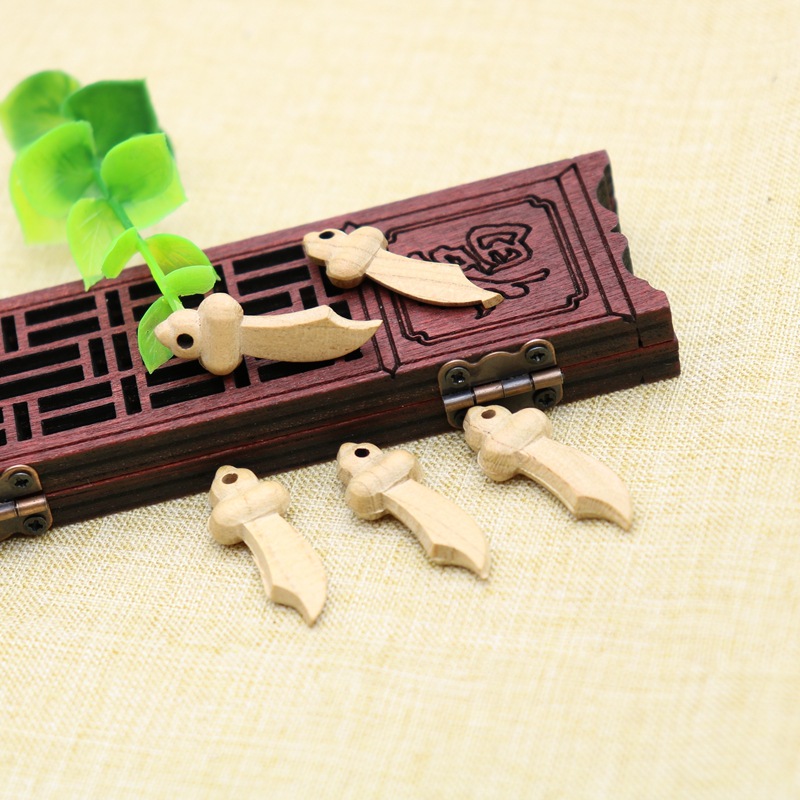 手编桃木雕饰品肥城宝宝别针挂饰手链 diy母婴配件3厘米桃木刀