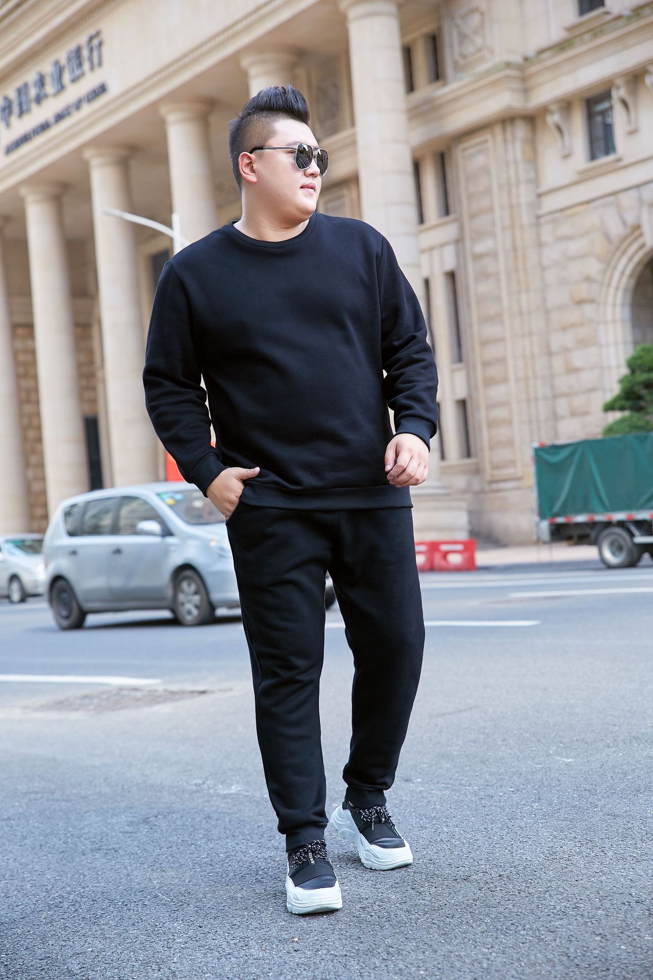 大码圆领卫衣套装春秋加肥加大胖男休闲运动潮胖宽松纯色大码套装