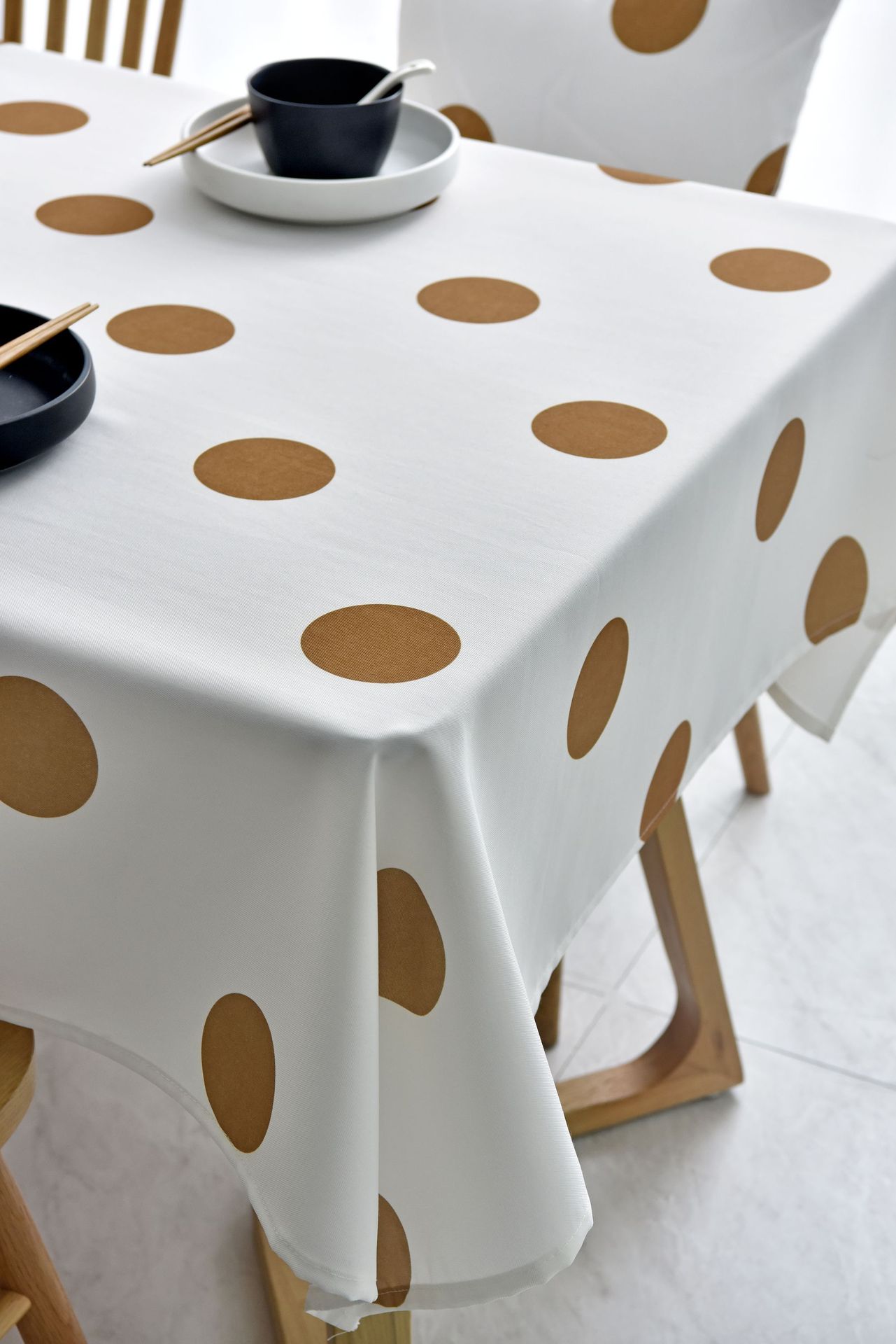 网红防水大圆点桌布tpu一件代发免洗防油防烫防水台布家用北欧风