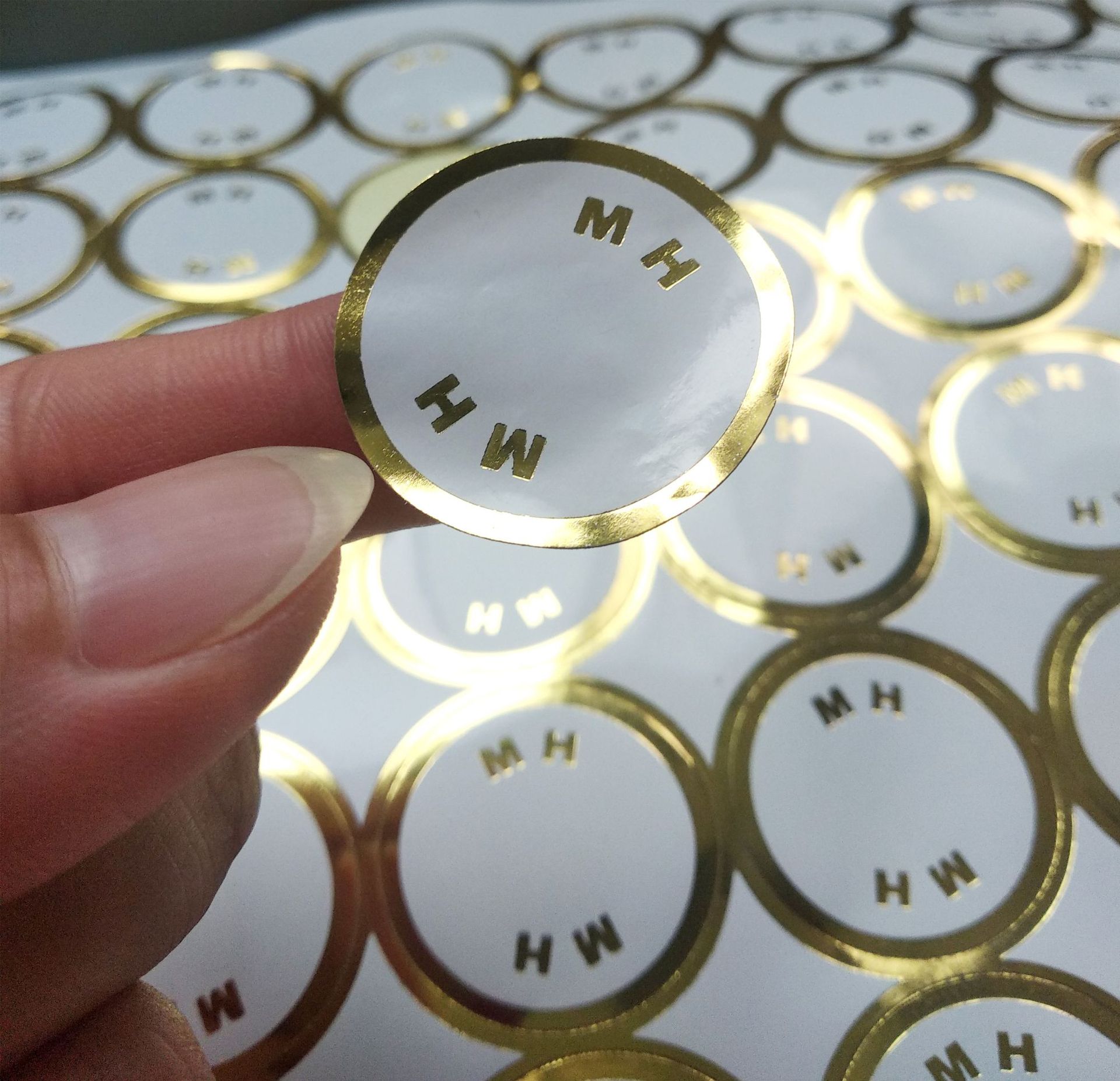 厂家定制 铜版纸透明pvc烫金烫银不干胶标签 装饰纸封口贴等