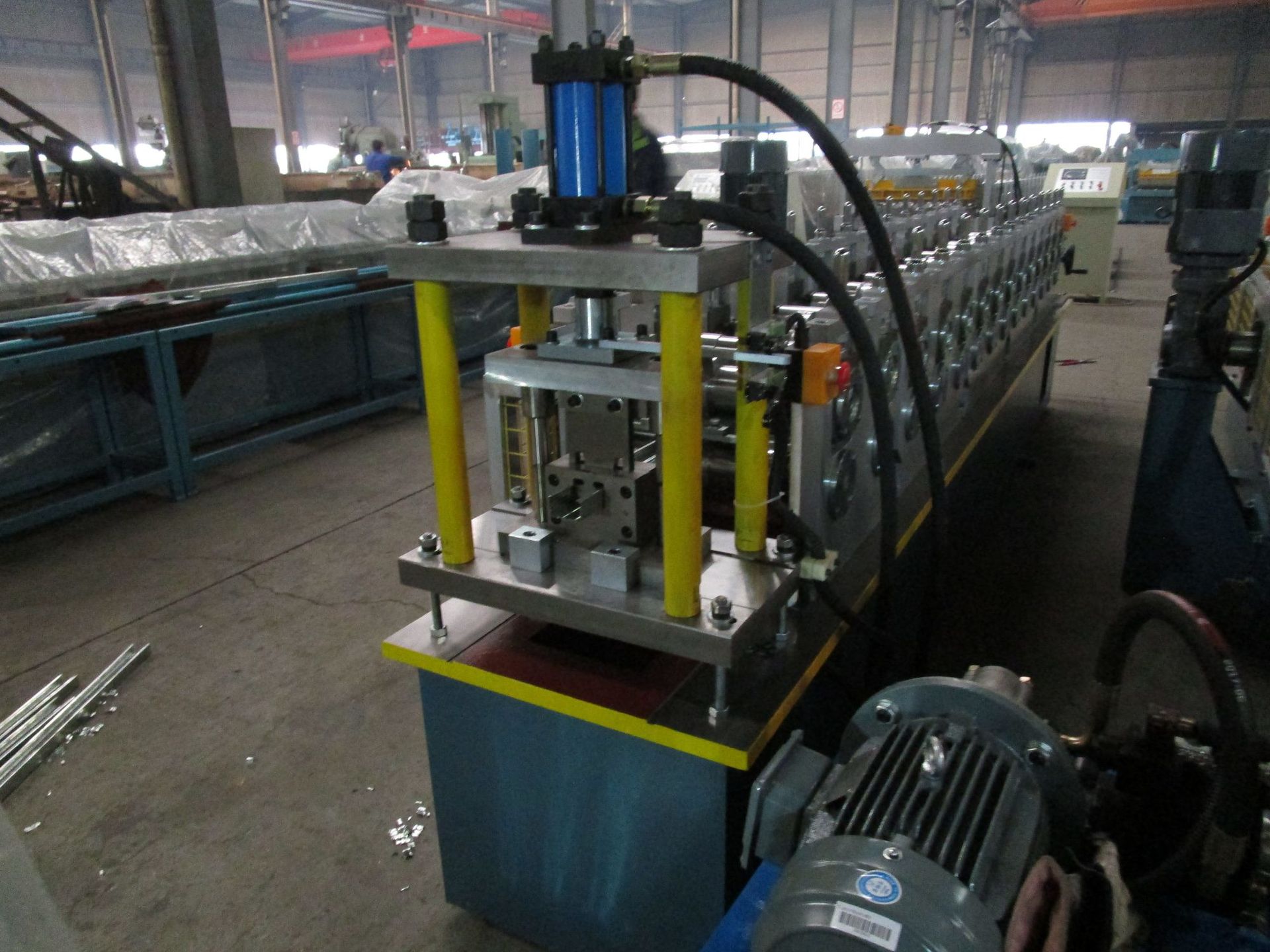 中原轻钢龙骨成型设备金属压型机械设备定制龙骨机