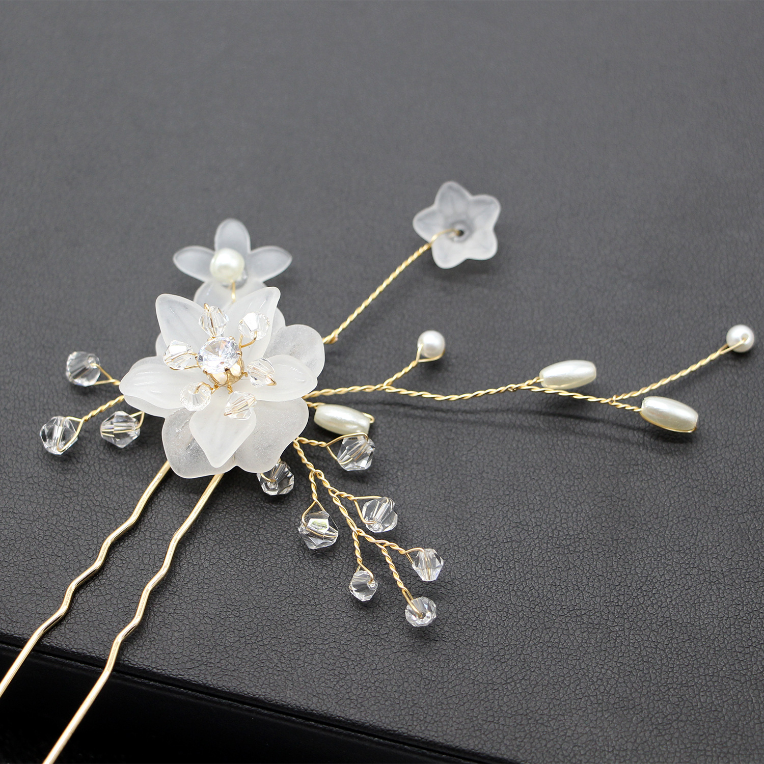 新娘头饰新款手工韩式可爱立体亚克力花朵发簪发梳结婚纱礼服发饰