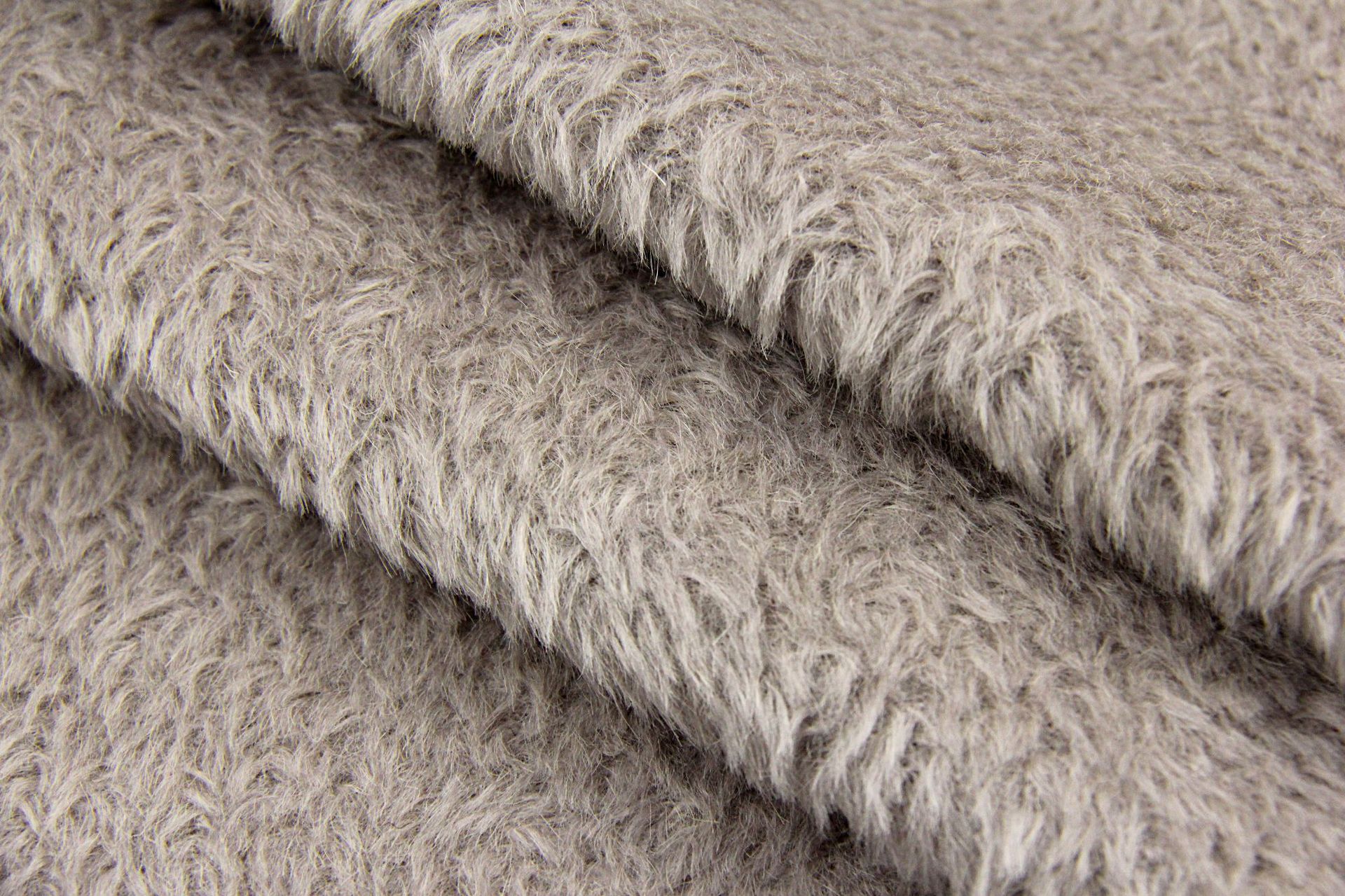 30%苏力56%羊毛----特价供应苏力羊驼毛单色单面呢面料