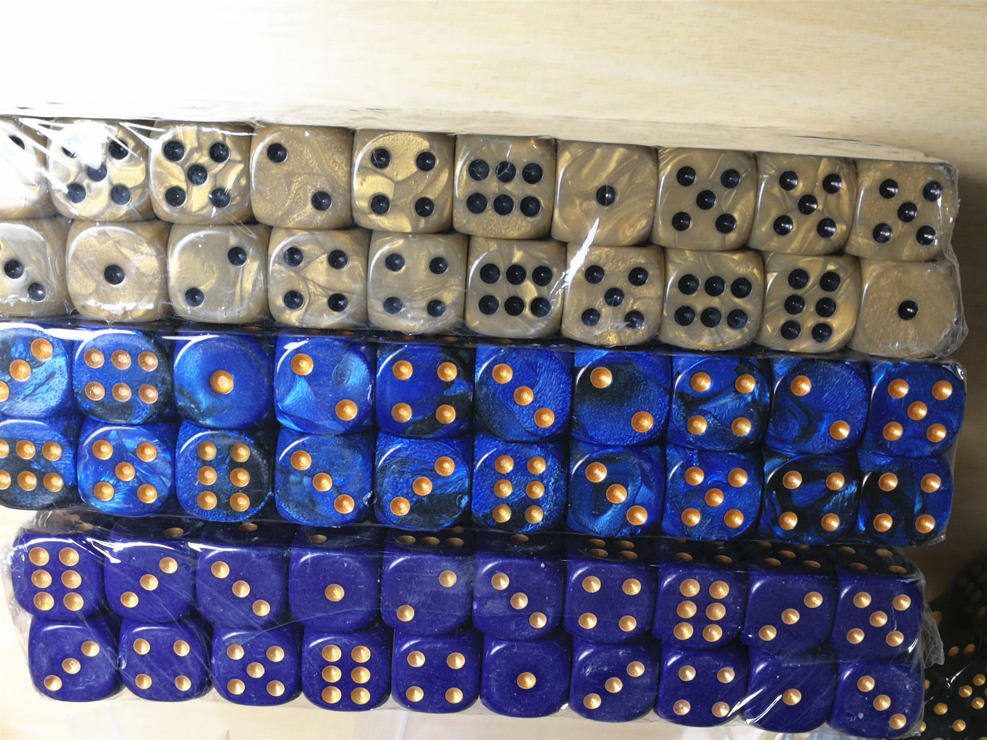 16号混色骰子玩具圆角点数就吧高档色子彩色骰子投子甩子筛子