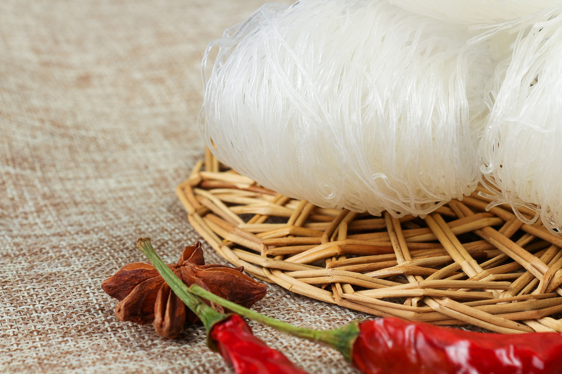 厂家直销500g豌豆绿豆龙口粉丝杂粮粉丝火锅酸辣粉丝山东龙口粉丝